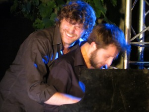 En duo, le déjanté du piano Grégoire Gensse accompagnant le chaloupant Clément Bertrand